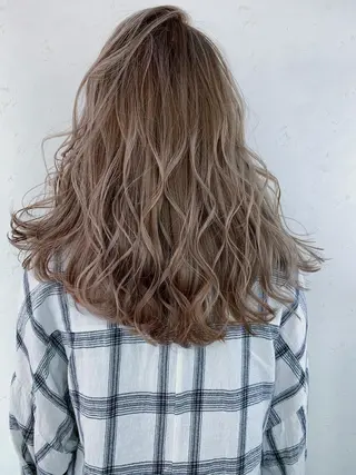 ミディアム カラー Luxbe hakataのヘアスタイル