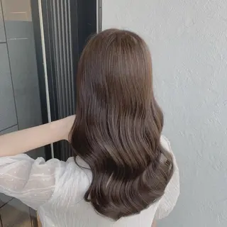 カラー しおり🍬 KOKORO🤍のヘアスタイル