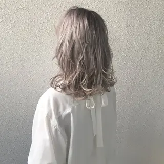 ミディアム カラー CHERIEブリーチ ダブルカラー 天神のヘアスタイル