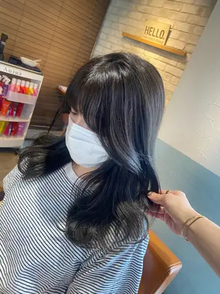セミロング 🩵盛れる顔周り/ 艶カラーemi🩵のヘアスタイル