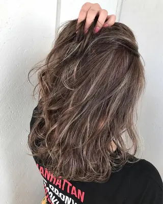 ミディアム カラー 若杉 諒のヘアスタイル