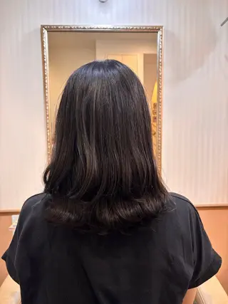 セミロング 吉井 愛のヘアスタイル