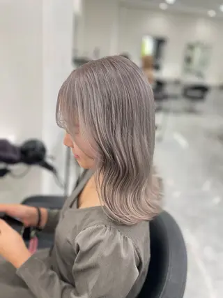 ロング カラー ラベンダー💜 グレージュ🩶のヘアスタイル