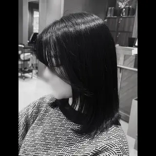 ミディアム 彩名/透明感カラー/ レイヤーカットのヘアスタイル