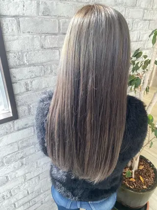 ロング カラー Oopsレイヤー 加藤澄都のヘアスタイル