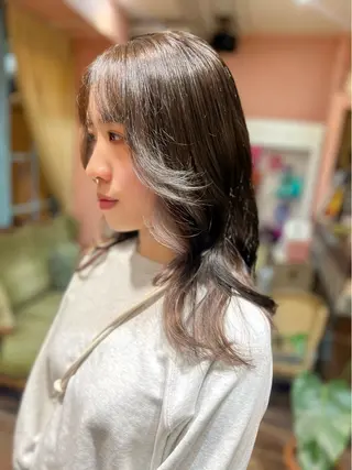 セミロング カラー PON　ハイトーン ショートカット心斎橋のヘアスタイル