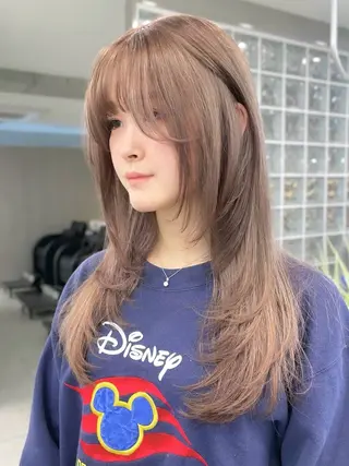 ミディアム ハイトーン💎 ホワイトベージュ坪谷のヘアスタイル