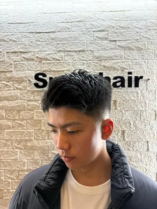 ショート メンズ フェードとパーマ特化 小池 魔裟斗のヘアスタイル