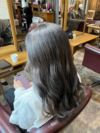ロング カラー みやもと まなみのヘアスタイル