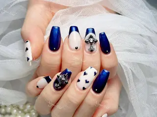ネイル 🦋 Queenieのネイルデザイン