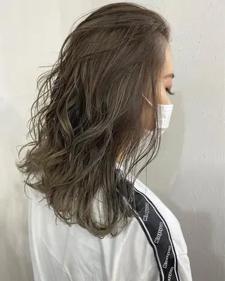 セミロング カラー ヘアアレンジ ブリーチダブルカラー 元町三宮/三ノ宮のヘアスタイル