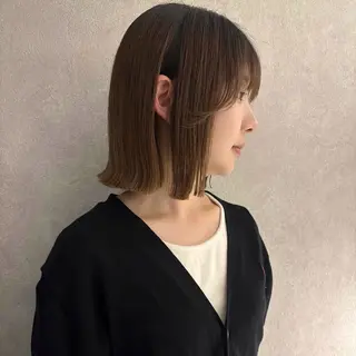 ミディアム YUI/ ハイトーン デザインカラーのヘアスタイル