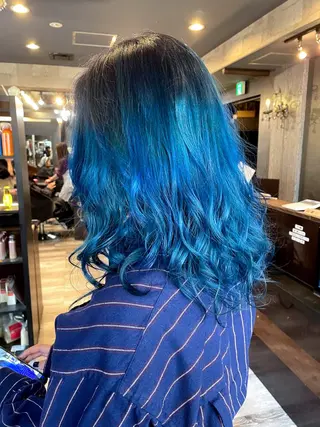 カラー 金澤 愛のヘアスタイル