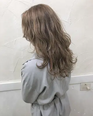 セミロング Loob.TOKYO MIYA🌈のヘアスタイル