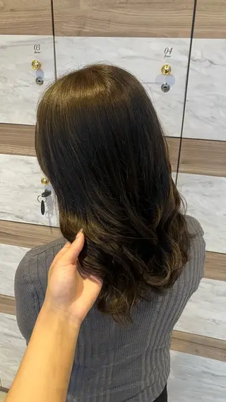 セミロング カラー 中井 洋那のヘアスタイル