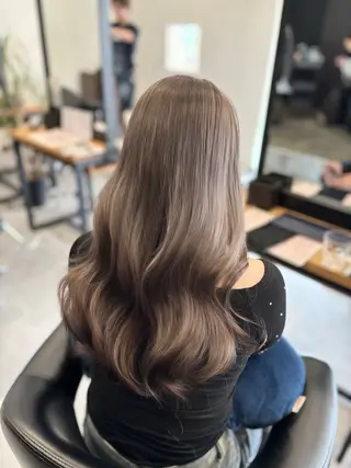 ロング カラー 山路 結花のヘアスタイル
