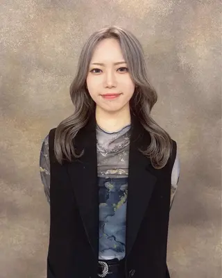 セミロング カラー 藤井 心音のヘアスタイル