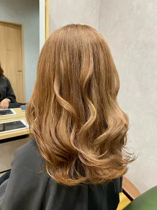 カラー レイヤーカット・透明 感カラー✨️春山栞菜のヘアスタイル