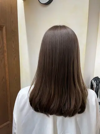 セミロング 河上 麻衣/白髪ぼかしのヘアスタイル