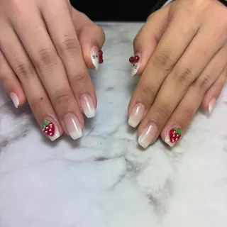 salon UNE LMA見習いスタッフのネイルデザイン