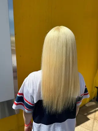 ロング フカサワ シホのヘアスタイル