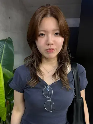 セミロング レイヤーカット\ウル フ　chinatsuのヘアスタイル