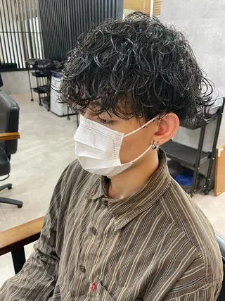 ショート パーマ メンズ 勝毛 広貴のヘアスタイル