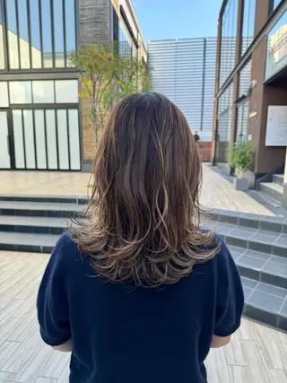ミディアム カラー 沖 宜志のヘアスタイル