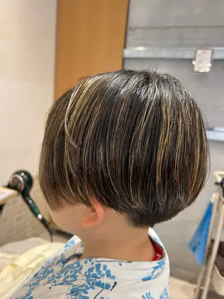 ショート カラー ハイライトカラー レイヤーカットのヘアスタイル