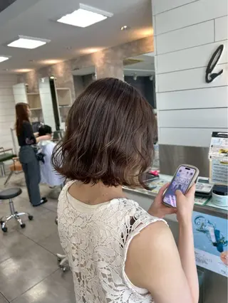 ショート カラー 西岡 英菜のヘアスタイル