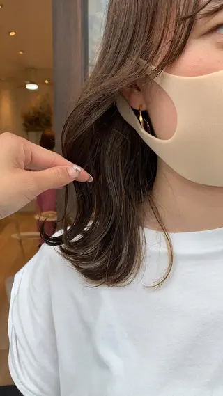 ミディアム カラー 比嘉 千咲のヘアスタイル