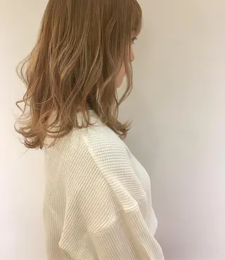 セミロング 透明感カラー 🎀エリコ🌈のヘアスタイル