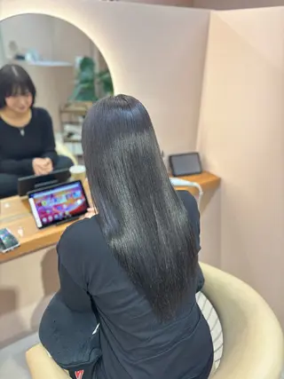 カラー ROCCOeast AKARIのヘアスタイル