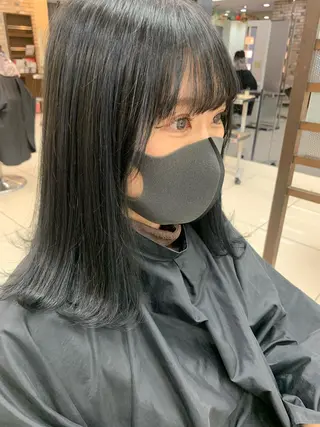 ミディアム カラー 羽エクステ🪽 🤍まき🤍のヘアスタイル