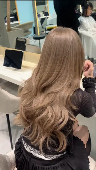 ロング カラー あいり／艶髪 、透明感カラー🩶のヘアスタイル