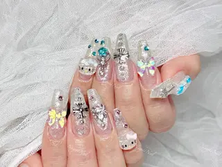 ネイル 🦋 Queenieのネイルデザイン