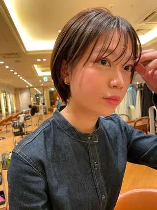 ショート 白髪ぼかしハイライト 脱白髪染めのヘアスタイル