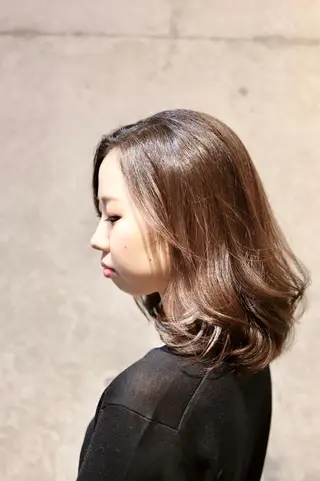 ミディアム カラー アドミラルYoshi oのヘアスタイル