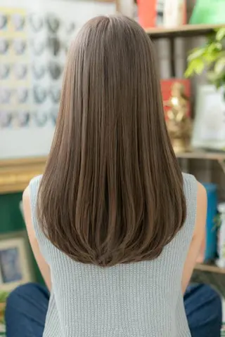 カラー 艶髪ストレート❇️ レイヤー❇️出町光流のヘアスタイル