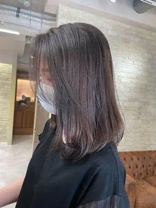 ミディアム 河上 麻衣/白髪ぼかしのヘアスタイル
