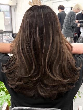 ロング カラー 新實 ゆりあのヘアスタイル