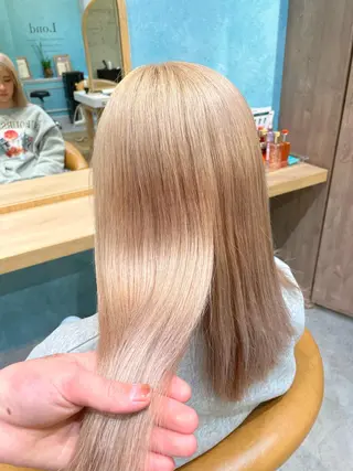 セミロング カラー 🌈ブリーチ特化🌈 MINATOのヘアスタイル