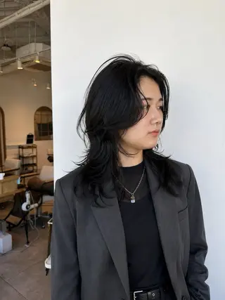 ミディアム 大阪ウルフカット ハッシュカットのヘアスタイル