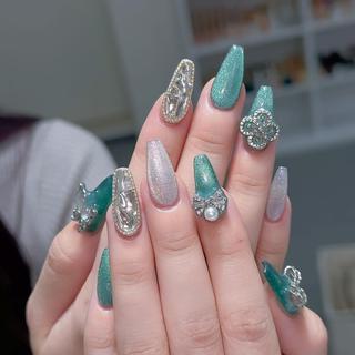 ネイル Queens テイのネイルデザイン