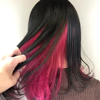 セミロング カラー ウルフカット／吉村 桃子のヘアスタイル