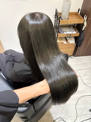 セミロング カラー 井上 慈温のヘアスタイル
