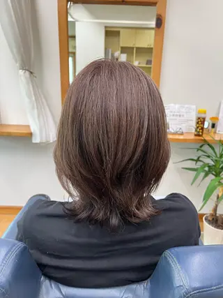 ミディアム 齋藤 汐音のヘアスタイル