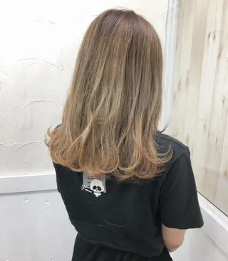 ミディアム Loob.TOKYO MIYA🌈のヘアスタイル