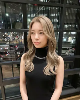 セミロング RYONA/大阪/ 韓国風レイヤー🎀のヘアスタイル