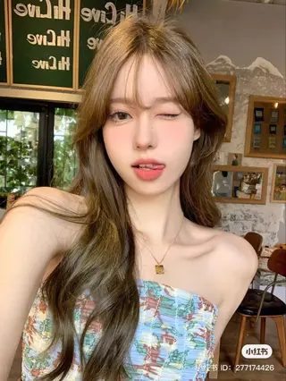 ロング カラー ハイトーンカラー 🦄レイヤーカットのヘアスタイル